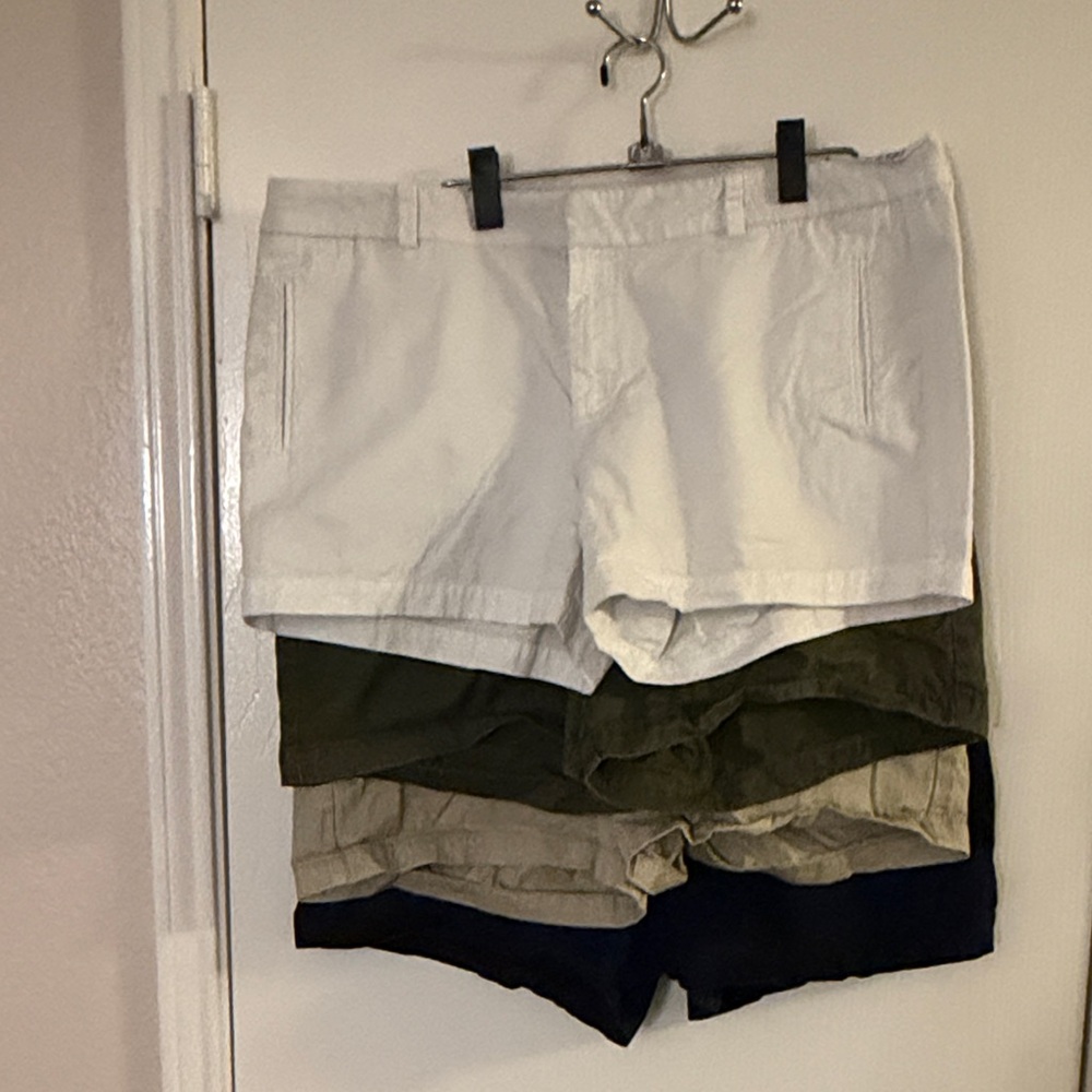 4 pairs Stylus cotton shorts - white, olive, khaki, navy.  Sz 16. Shorts lot